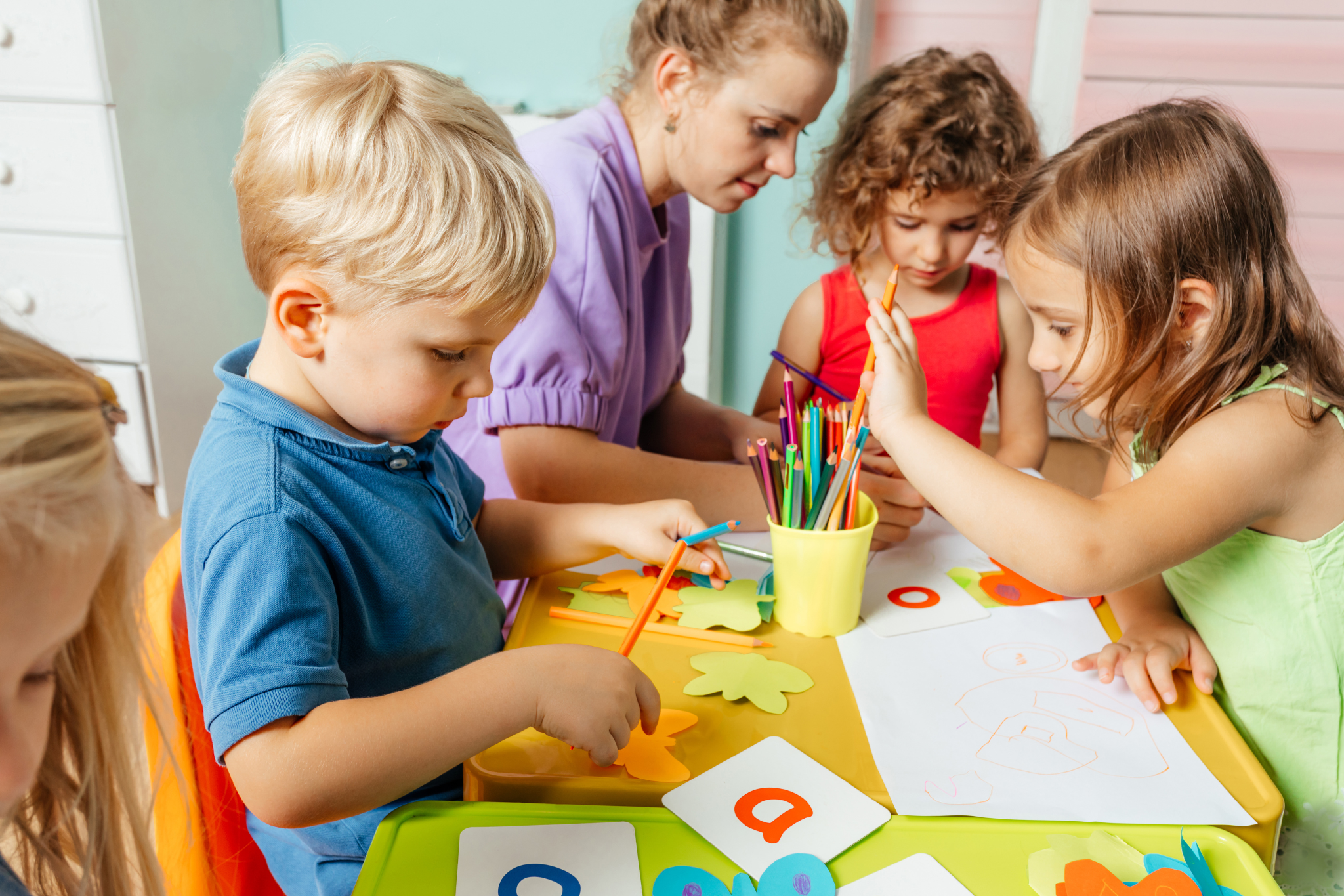 Jak kreatywne pomoce edukacyjne wpływają na naukę?