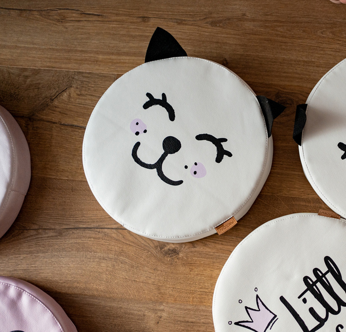 Poduszki białe ekoskóra MIŚ z uszkami 1 szt. 6 cm AKSON