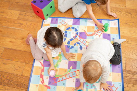 Mata Animacyjna XL Gra planszowa Węże i drabiny AKSON - OUTLET - dziurka w macie