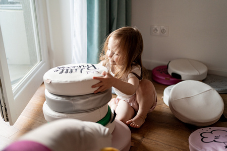 Poduszki białe ekoskóra NAPISY 1 szt. 6 cm AKSON