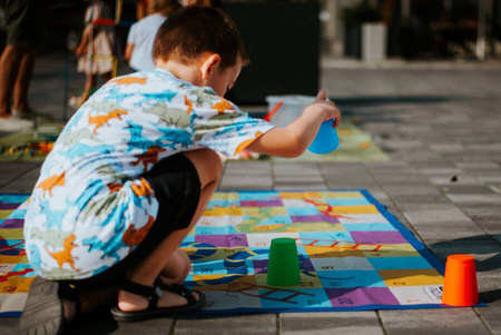 Mata Animacyjna XL Gra planszowa Węże i drabiny AKSON - OUTLET - dziurka w macie