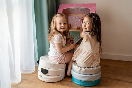 Poduszki białe ekoskóra MIŚ z uszkami 1 szt. 6 cm AKSON