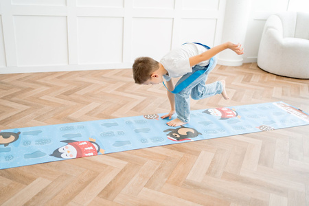 Mata Animacyjna Skaczące Stópki 50x300 cm ZIMA