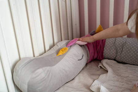 Dream Dragon Smoczyca przytulanka, ochraniacz do łóżeczka Różowa