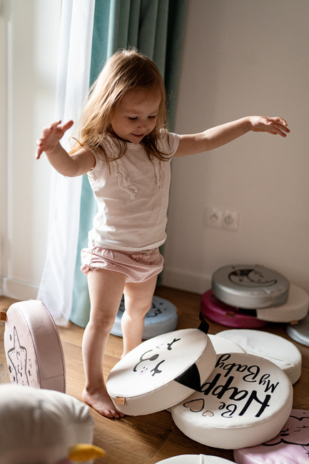 Poduszki białe ekoskóra PIESEK zestaw 3 szt. 6 cm AKSON